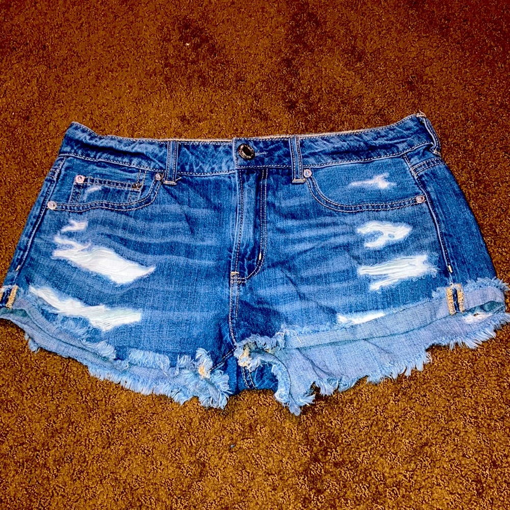 American Eagle Outfitters 6 ripped jean denim shorts EUC front & back pockets